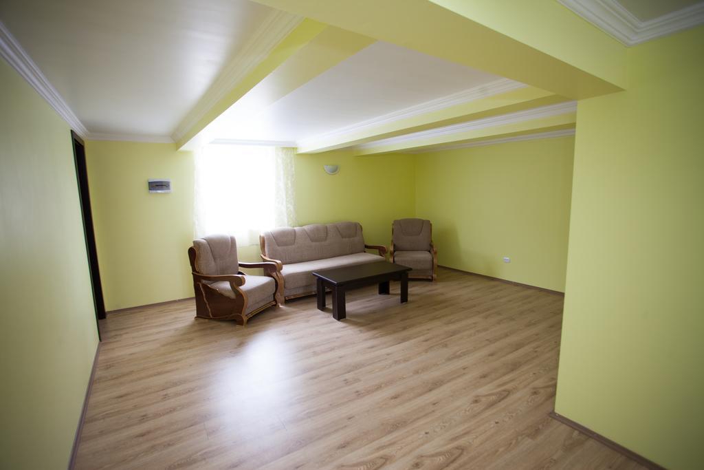Mestiatour Guest House Ngoại thất bức ảnh
